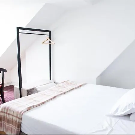 Le Victor Hugo Hotel 2*
